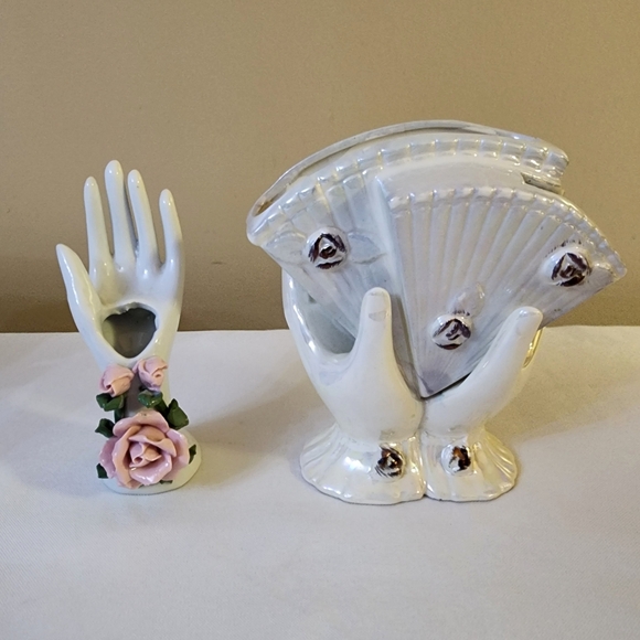 Two Vintage 60's 70’s white floral porcelain hand vases figurine - Picture 2 of 14